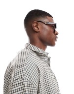 round sunglasses in tortoise shell with pink lens