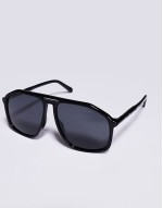 Quay studio sesh shield sunglasses in black