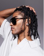 Quay studio sesh shield sunglasses in black